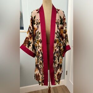 Beautiful Chico's Heritage Floral Velvet Burnout Kimono cardigan.
